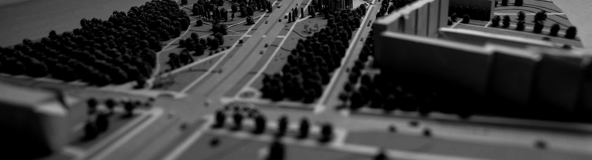 A district model from above, streets, a tree-lined avenue and blocks of buildings